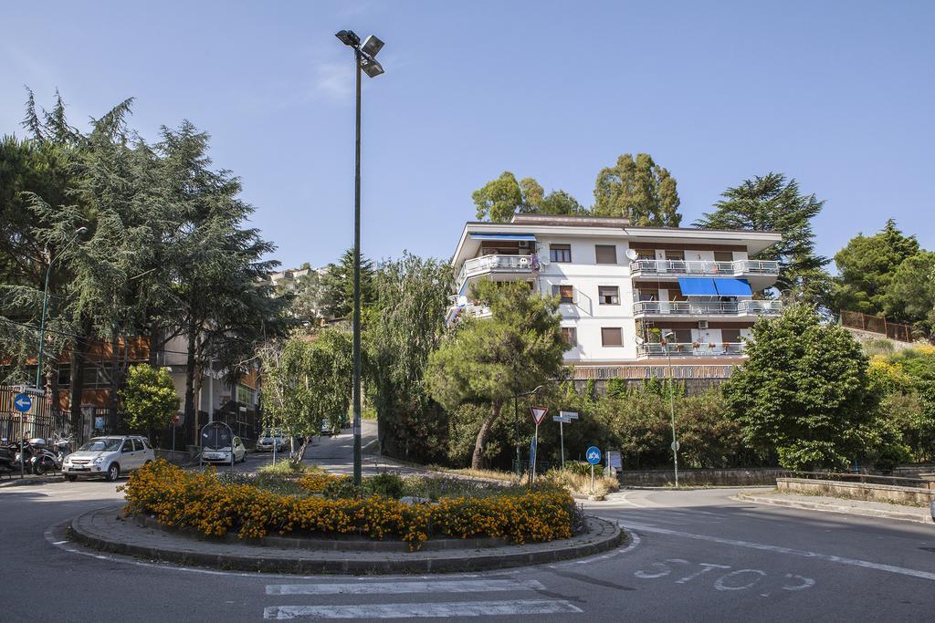 B&B La Contessa ซาแลร์โน ภายนอก รูปภาพ